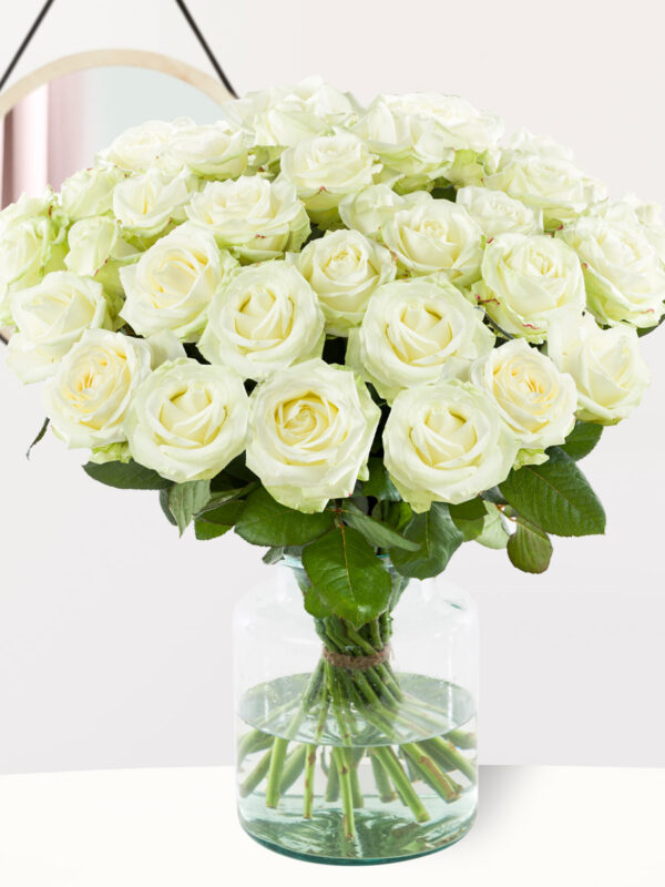 30 witte rozen - XL rozen - Avalanche